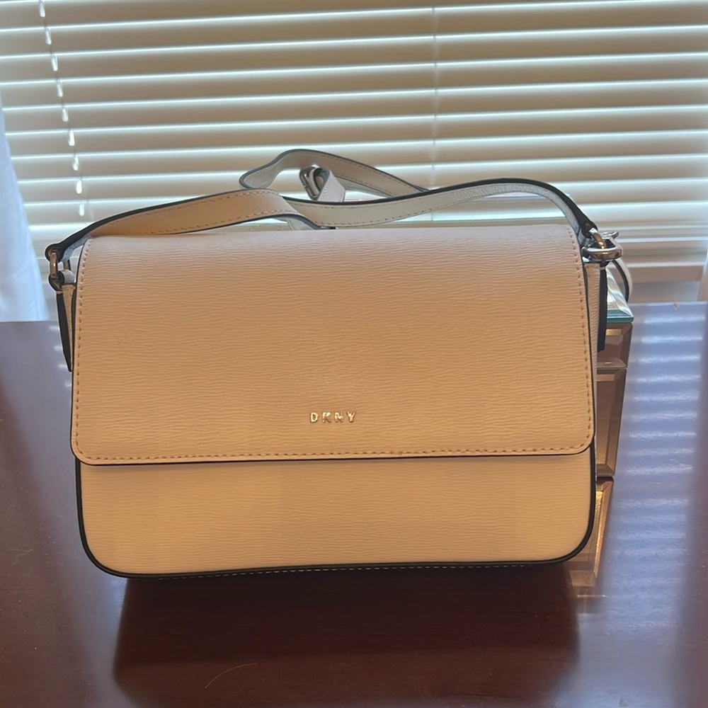 DKNY new ( without tags) white cross body purse